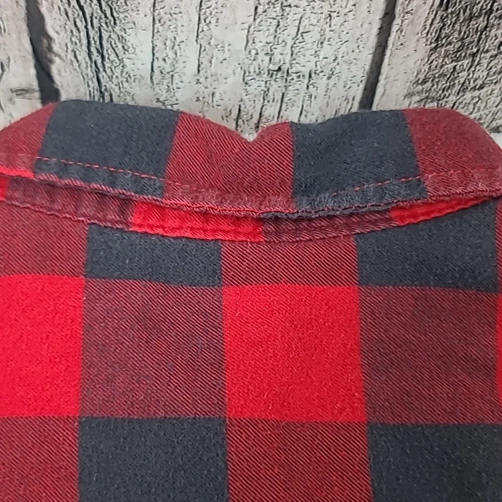 Cat & Jack Boys' Long Sleeve Flannel Button-Down Shirt in Red/Black Size XL/16